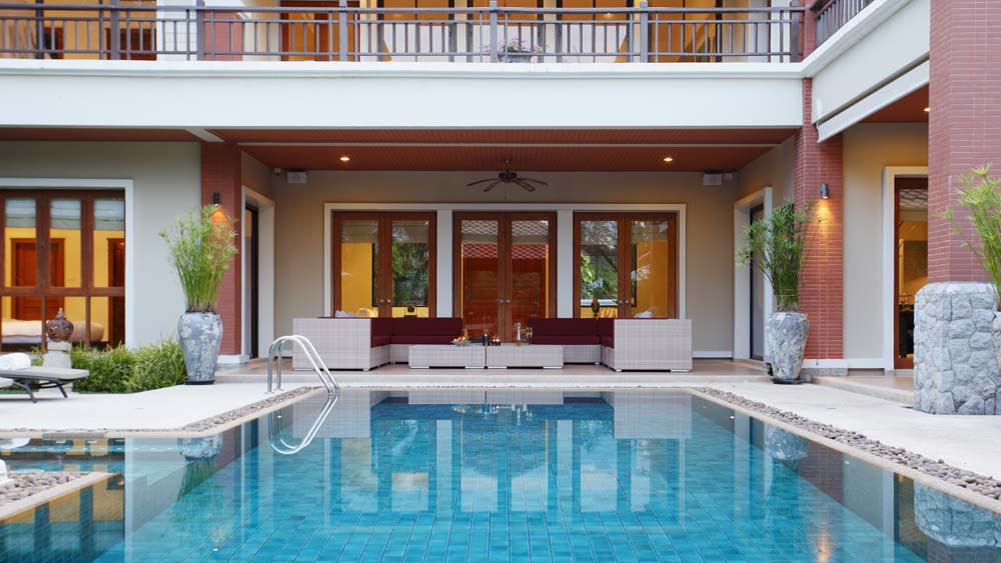 Laguna Waters - Pool and villa